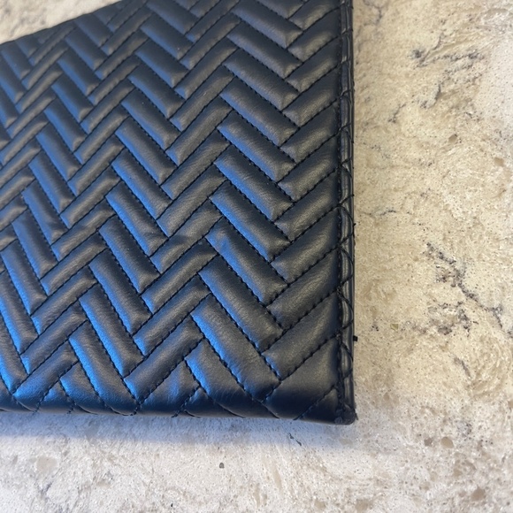 Black clutch purse with herringbone‎ style - Picture 4 of 6